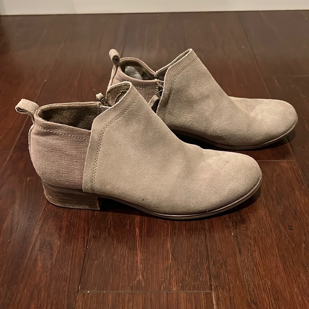 Toms Booties- taupe
